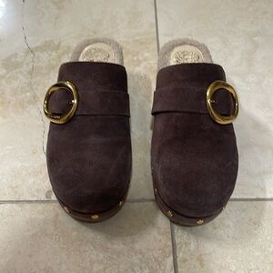 Vince Camuto clogged like new size 7 1/2 medium